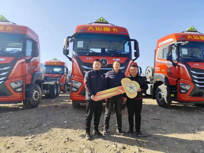 再订11台新品车!客户表示对大运重卡高度信赖!2.jpg 再订11台新品车!客户表示对大运重卡高度信赖!2.jpg