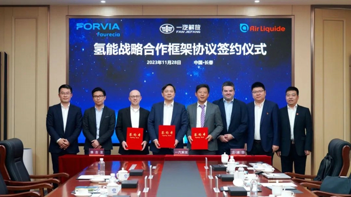 一汽解放&佛吉亚氢能&法液空签署氢能战略合作协议.jpg 一汽解放&佛吉亚氢能&法液空签署氢能战略合作协议.jpg