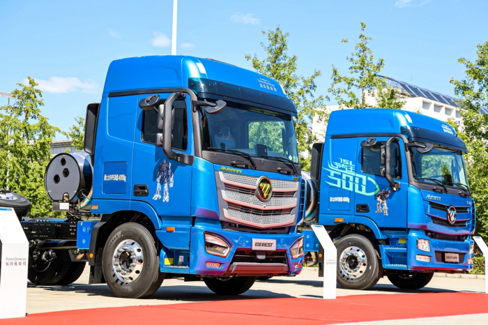 欧曼LNG牵引车.JPG 欧曼LNG牵引车.JPG