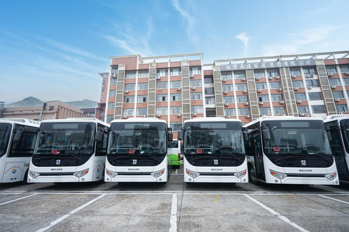 100台吉利星际客车C8E交付湘潭城发集团3.png 100台吉利星际客车C8E交付湘潭城发集团3.png