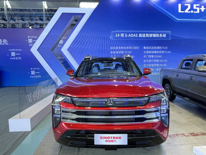 未来派先锋大皮卡先锋官F16亮相中国重汽2024年合作伙伴大会4.png 未来派先锋大皮卡先锋官F16亮相中国重汽2024年合作伙伴大会4.png