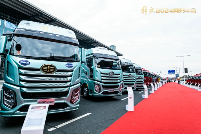 解放牵引车2.jpg 解放牵引车2.jpg