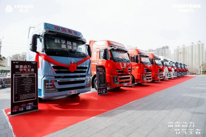 重汽豪沃新TH7 560马力燃气车.jpg 重汽豪沃新TH7 560马力燃气车.jpg