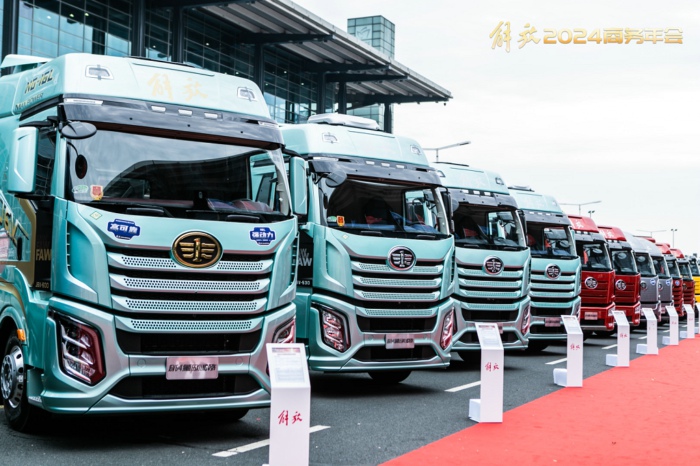 解放J6V 16L lng牵引车.jpg 解放J6V 16L lng牵引车.jpg