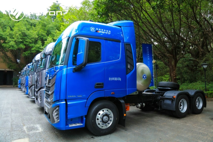 福田牵引车.jpg 福田牵引车.jpg