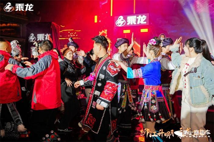 24.篝火晚会2.jpg