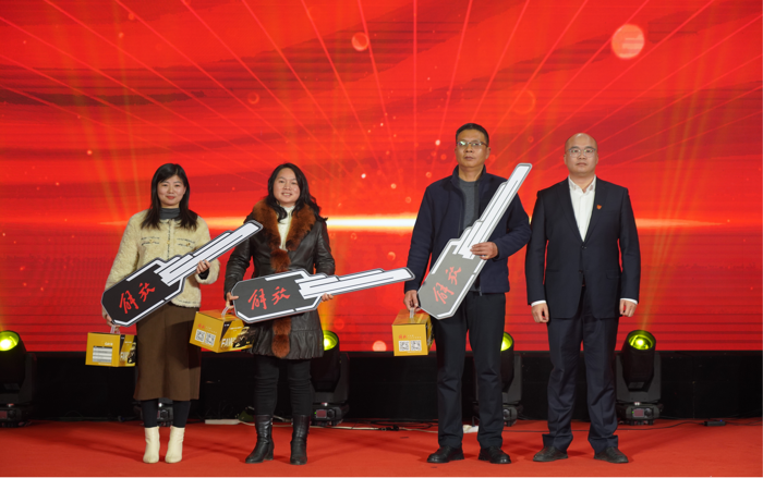 一汽解放J6G 320载货车上市暨2024新春大拜年6.png 一汽解放J6G 320载货车上市暨2024新春大拜年6.png