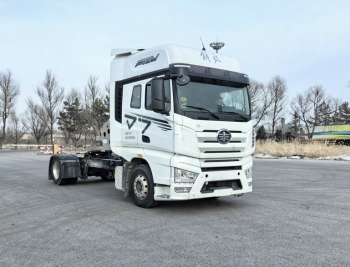 1解放J7 LNG牵引车,最大530马力.jpg 1解放J7 LNG牵引车,最大530马力.jpg