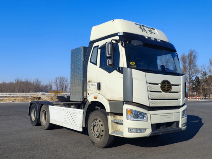 3解放J6P纯电动半挂牵引车.jpg 3解放J6P纯电动半挂牵引车.jpg