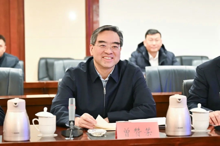 青岛市与山东重工集团座谈交流2.jpg 青岛市与山东重工集团座谈交流2.jpg