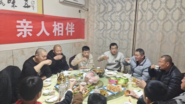 中国重汽与“亲人”一起过大年2.png 中国重汽与“亲人”一起过大年2.png