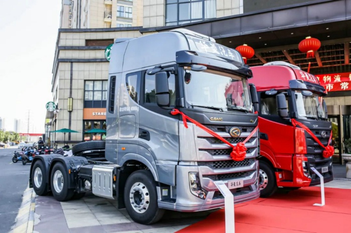 华菱S11牵引车3.jpg 华菱S11牵引车3.jpg