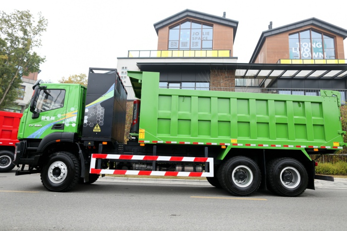 红岩智电版自卸车.jpg 红岩智电版自卸车.jpg
