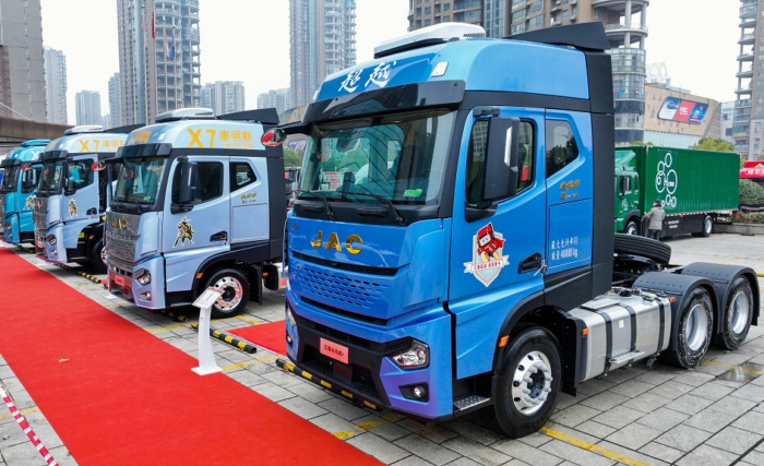 江淮牵引车2.jpg 江淮牵引车2.jpg