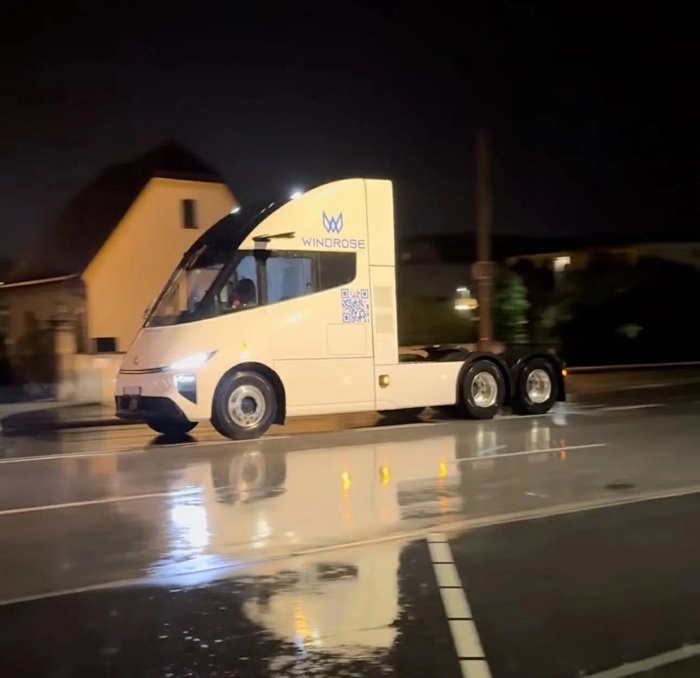 苇渡纯电重卡完成3100km横跨欧洲路测14.jpg 苇渡纯电重卡完成3100km横跨欧洲路测14.jpg