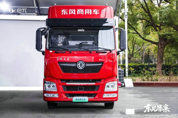 东风天龙KR充换电一体式牵引车.jpg 东风天龙KR充换电一体式牵引车.jpg