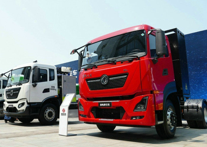 东风天龙KL换电牵引车.jpg 东风天龙KL换电牵引车.jpg