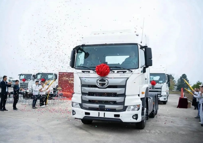 广汽日野普货牵引车.jpg 广汽日野普货牵引车.jpg