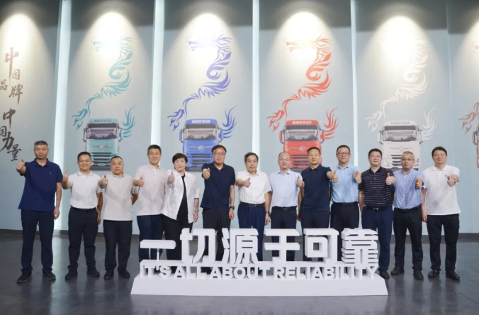 东风2.png 东风2.png