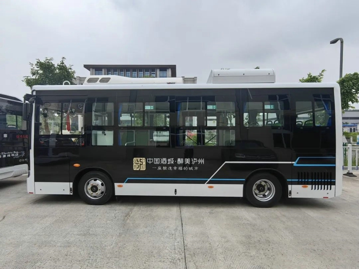中车新款公交驶入“中国酒城”2.jpg 中车新款公交驶入“中国酒城”2.jpg