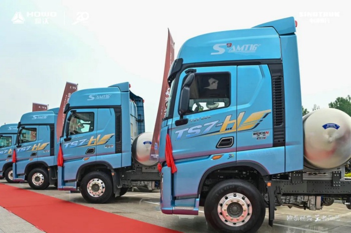 重汽豪沃TS7燃气牵引车2.jpg 重汽豪沃TS7燃气牵引车2.jpg
