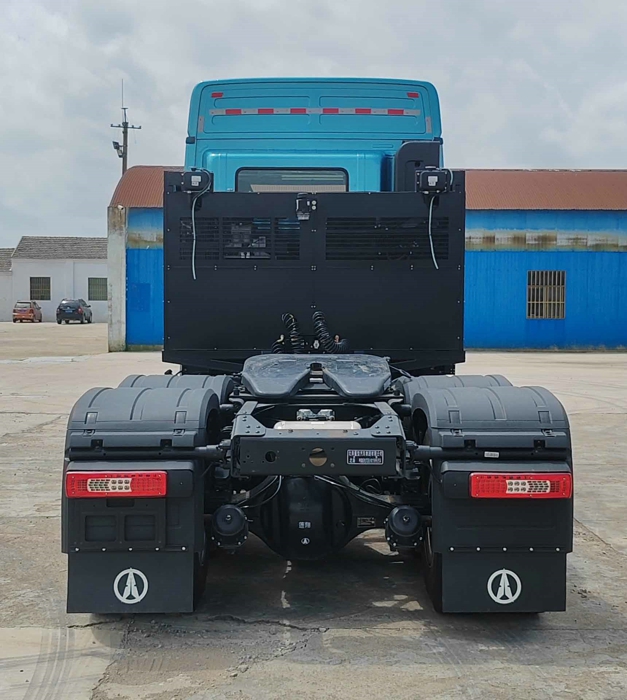 北奔牵引车2.jpg 北奔牵引车2.jpg