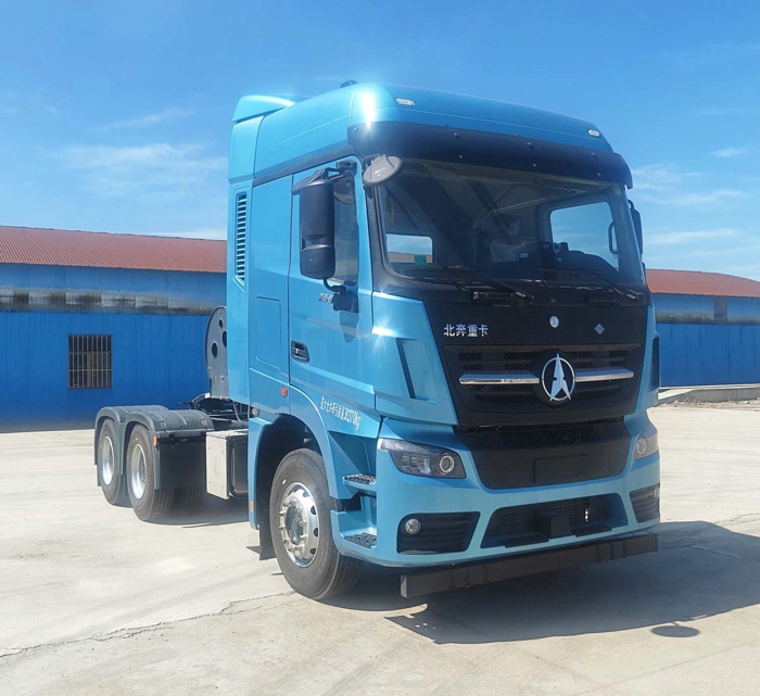 北奔560马力燃气牵引车.jpg 北奔560马力燃气牵引车.jpg