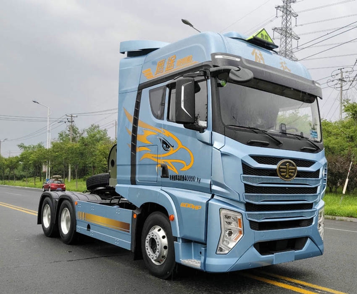 解放鹰途危险品牵引车.jpg 解放鹰途危险品牵引车.jpg