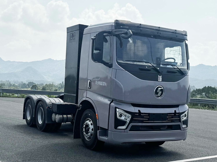 陕汽充电牵引车.jpg 陕汽充电牵引车.jpg