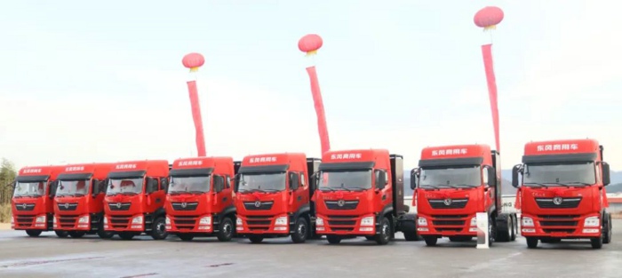 东风天龙KL换电式纯电动半挂牵引车2.jpg 东风天龙KL换电式纯电动半挂牵引车2.jpg