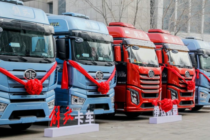 解放牵引车1.jpg 解放牵引车1.jpg