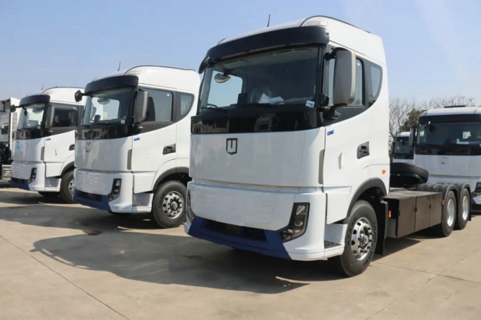 远程电动牵引车.jpg 远程电动牵引车.jpg
