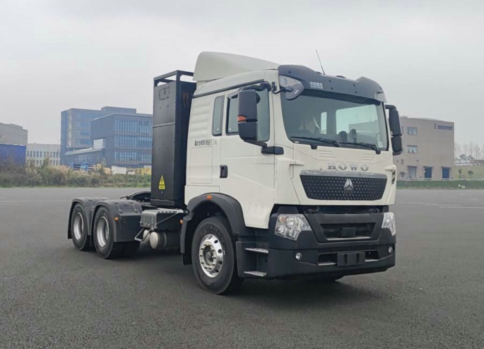 重汽豪沃换电式纯电动牵引汽车.jpg 重汽豪沃换电式纯电动牵引汽车.jpg