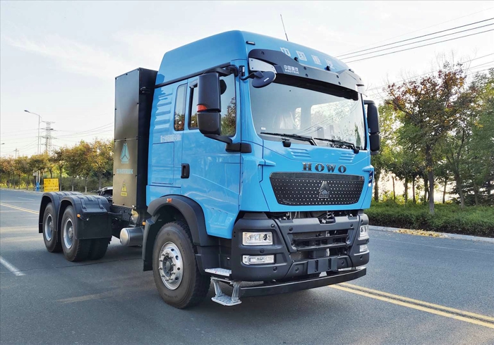 重汽新能源牵引车.jpg 重汽新能源牵引车.jpg