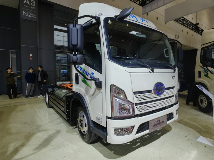 领途标载版燃电冷藏车.jpg 领途标载版燃电冷藏车.jpg
