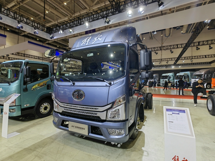 J6F标载版载货车2.jpg J6F标载版载货车2.jpg
