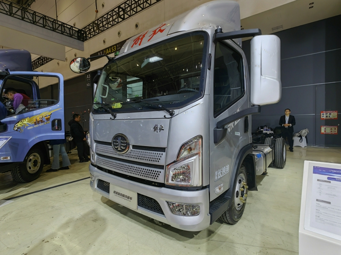 领途复合版冷藏车2.jpg 领途复合版冷藏车2.jpg