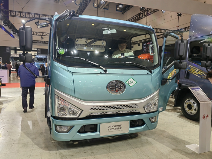 虎V复合版LNG载货车2.jpg 虎V复合版LNG载货车2.jpg
