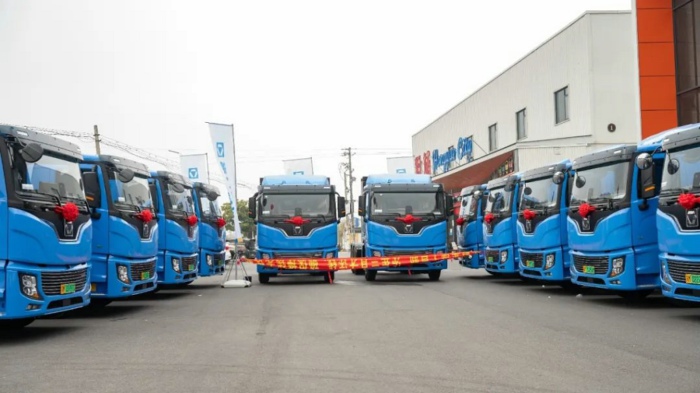 徐工新能源换电牵引车.jpg 徐工新能源换电牵引车.jpg
