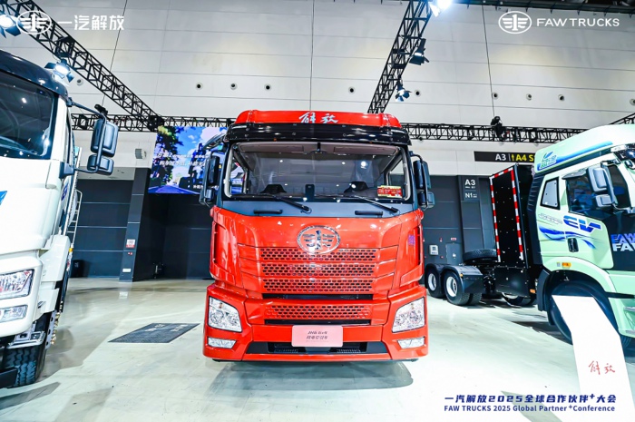 解放JH6纯电动牵引车.JPG 解放JH6纯电动牵引车.JPG