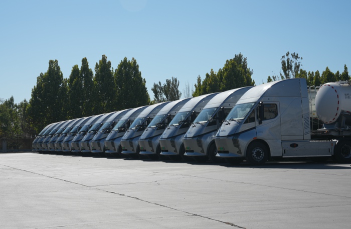 deepway换电牵引车.jpg deepway换电牵引车.jpg