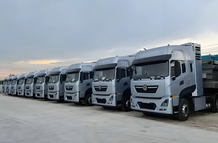 东风天龙KL氢能牵引车.jpg 东风天龙KL氢能牵引车.jpg