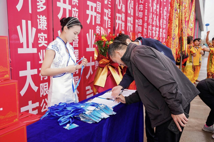 “三直模式”落地海南首家宇通用户中心2.png “三直模式”落地海南首家宇通用户中心2.png