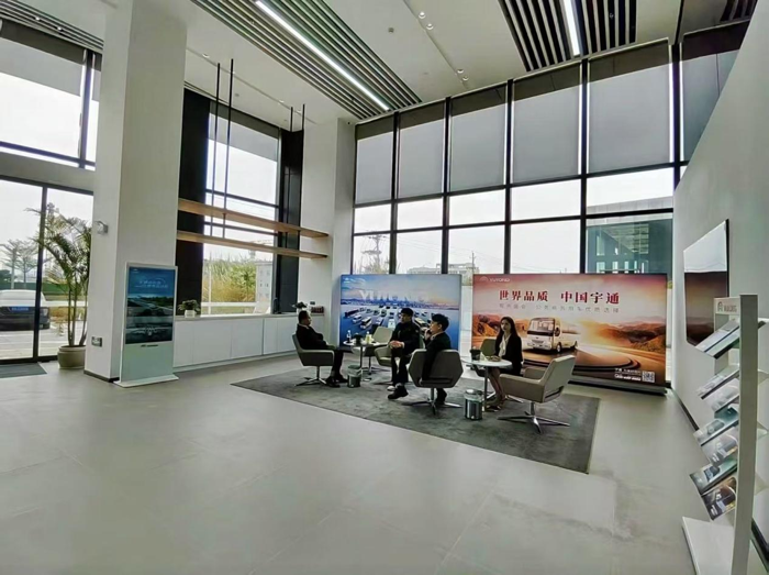 “三直模式”落地海南首家宇通用户中心4.png “三直模式”落地海南首家宇通用户中心4.png