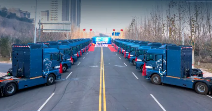 重汽燃料电池牵引车.png 重汽燃料电池牵引车.png