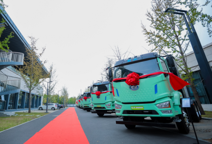解放J6L-400kWh换电牵引车.png 解放J6L-400kWh换电牵引车.png