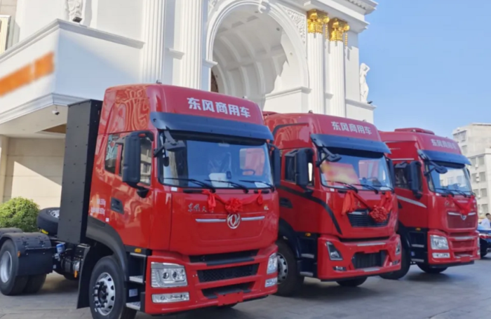 东风天龙充电版牵引车.png 东风天龙充电版牵引车.png