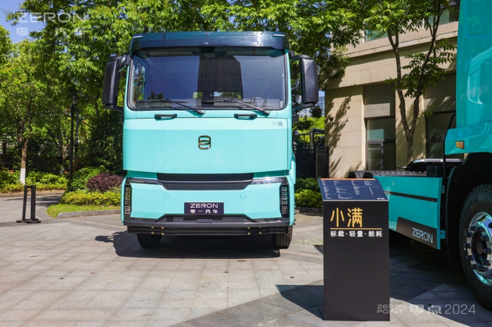 零一小满纯电牵引车.jpg 零一小满纯电牵引车.jpg