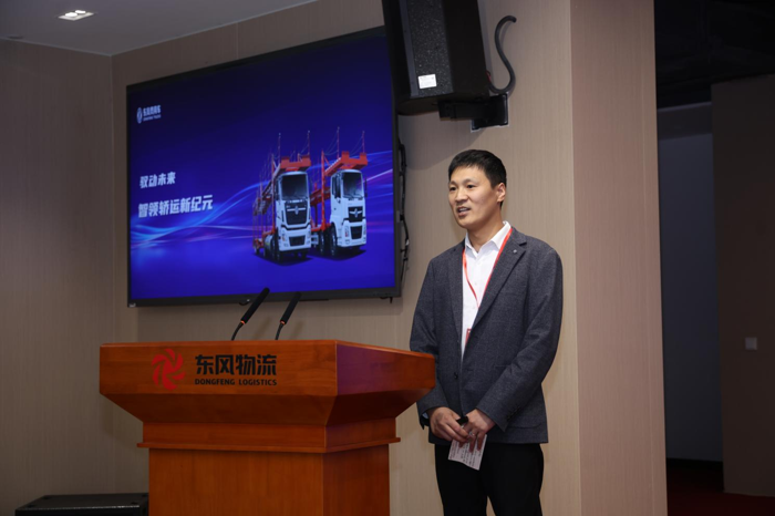东风商用车携高效轿运车亮相东风物流2025年度合作伙伴大会2.png 东风商用车携高效轿运车亮相东风物流2025年度合作伙伴大会2.png
