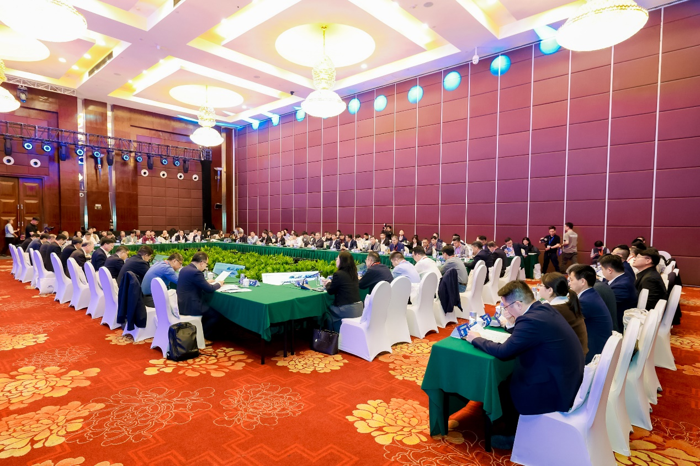 闭门会议成功召开,2025商用车产业发展会议在湖北十堰拉开帷幕4.png 闭门会议成功召开,2025商用车产业发展会议在湖北十堰拉开帷幕4.png